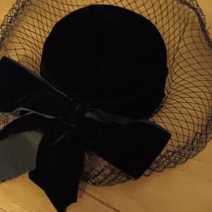 Vintage black velvet pullbox hat with veil